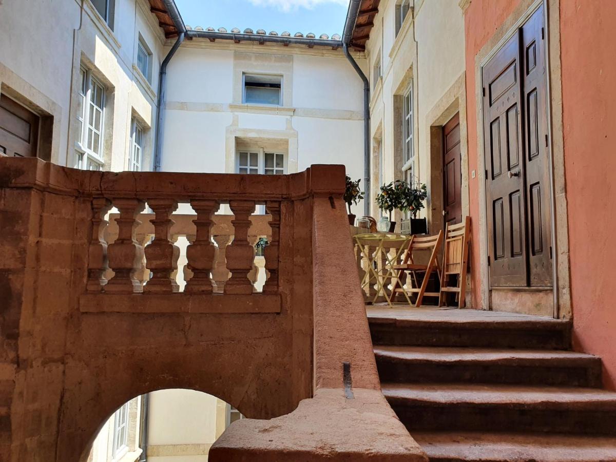 Au Coeur Du Centre Historique - Immeuble Classe - Terrasse - Climatise Nîmes Kültér fotó