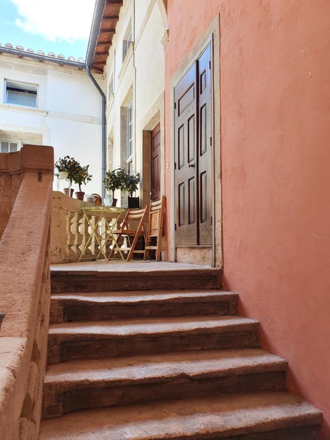 Au Coeur Du Centre Historique - Immeuble Classe - Terrasse - Climatise Nîmes Kültér fotó