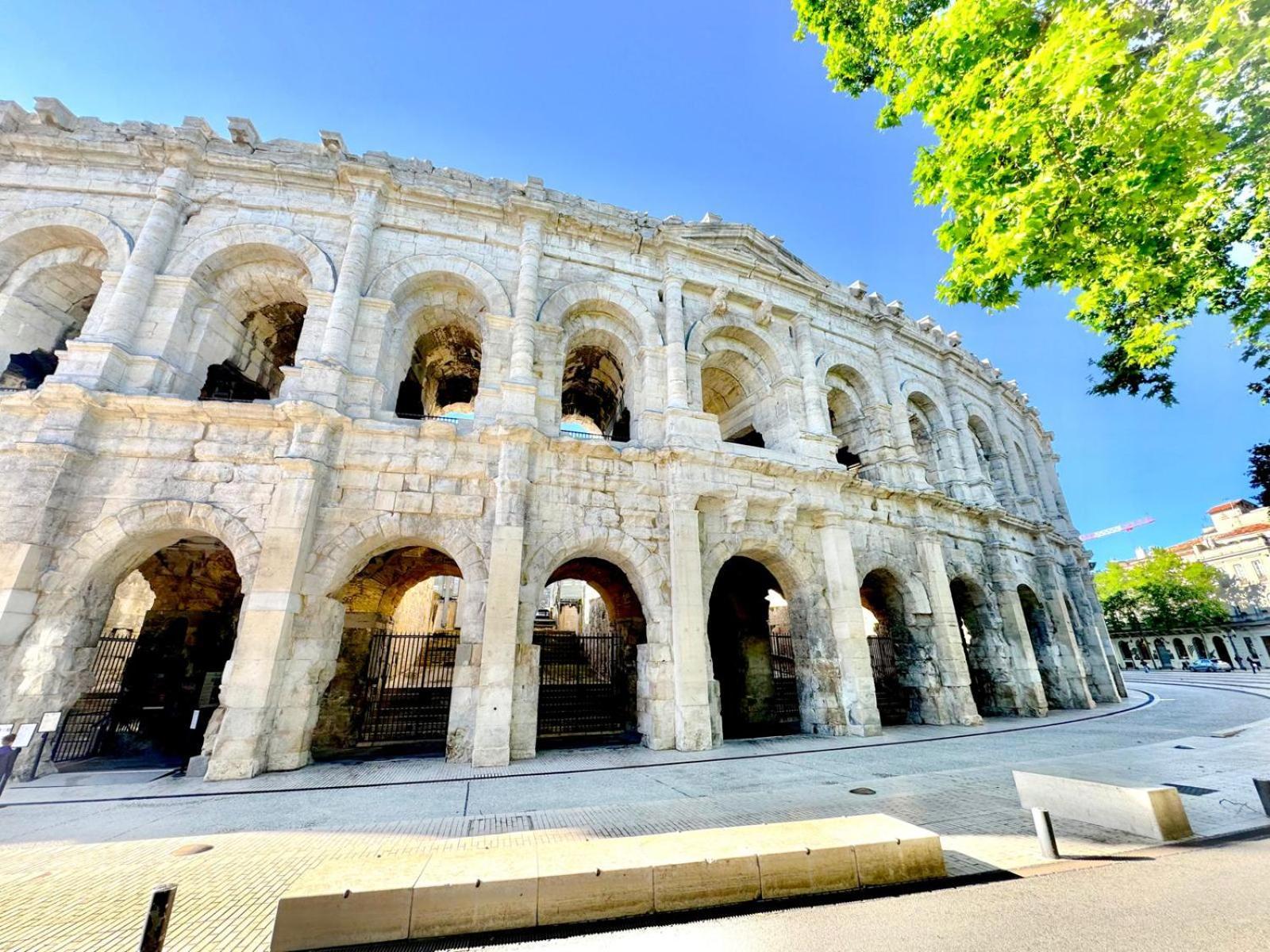 Au Coeur Du Centre Historique - Immeuble Classe - Terrasse - Climatise Nîmes Kültér fotó
