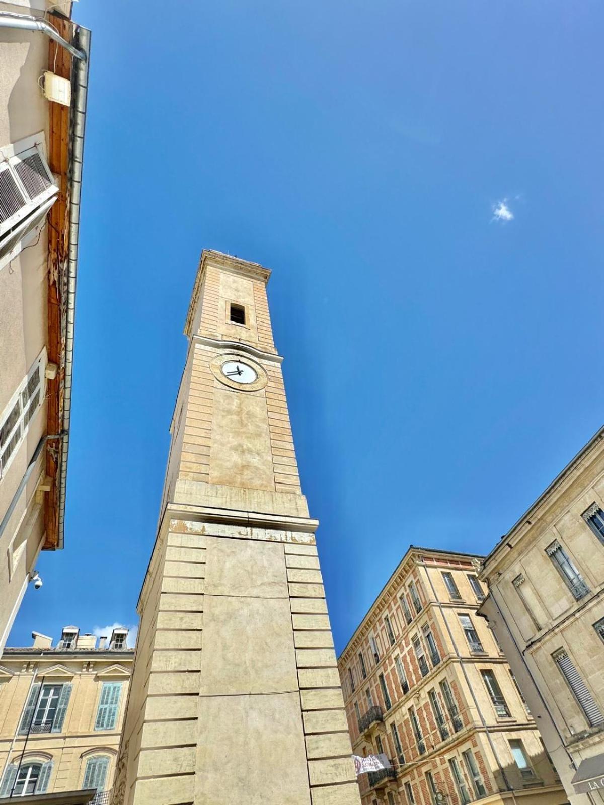 Au Coeur Du Centre Historique - Immeuble Classe - Terrasse - Climatise Nîmes Kültér fotó