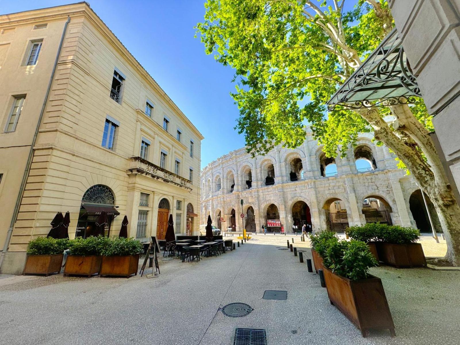 Au Coeur Du Centre Historique - Immeuble Classe - Terrasse - Climatise Nîmes Kültér fotó