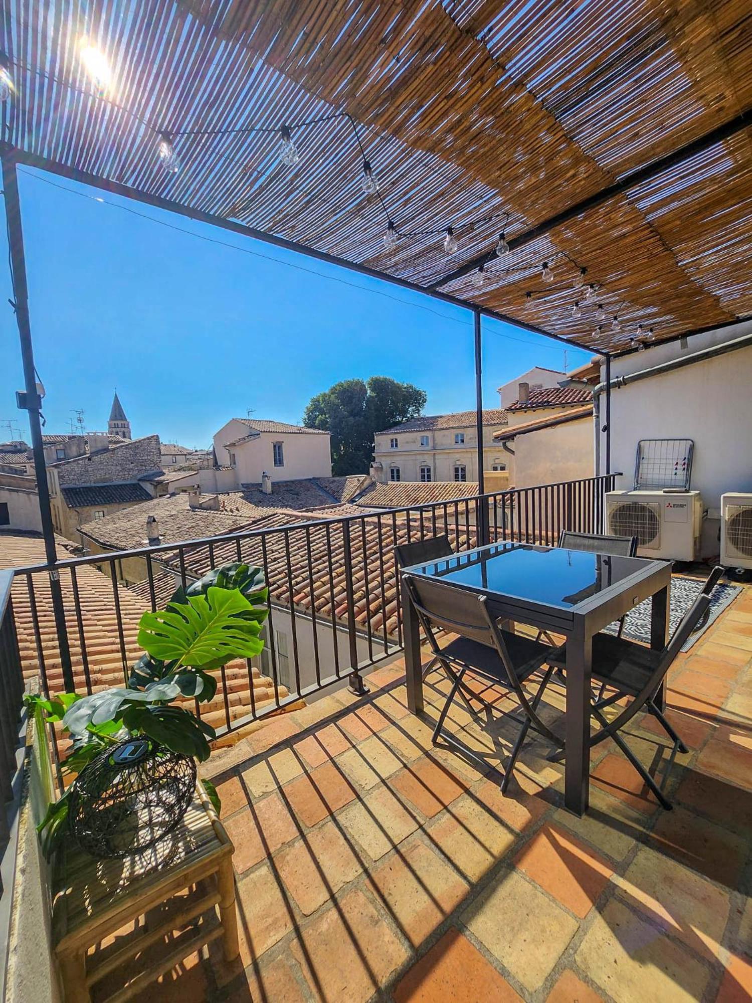 Au Coeur Du Centre Historique - Immeuble Classe - Terrasse - Climatise Nîmes Kültér fotó